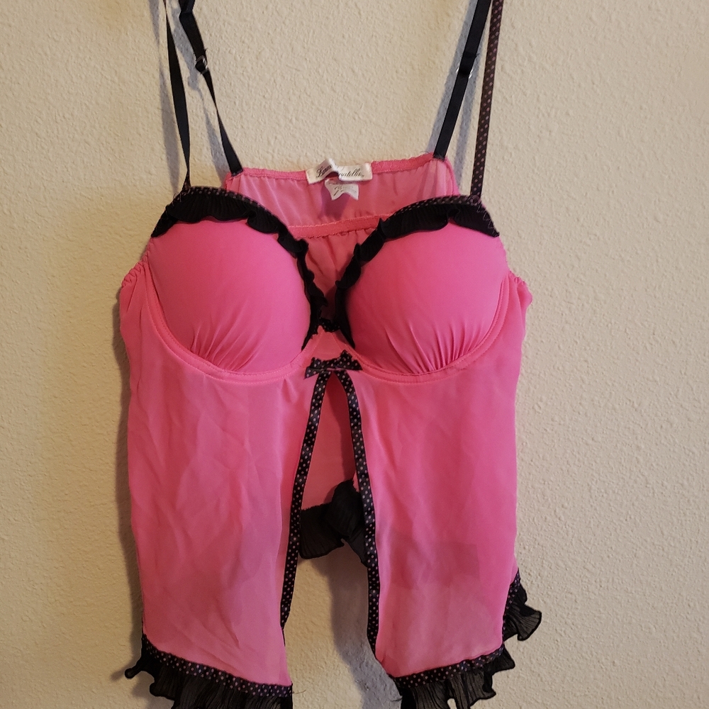 Linea Donatella Women's Black and Pink Bra. Like new and good condition